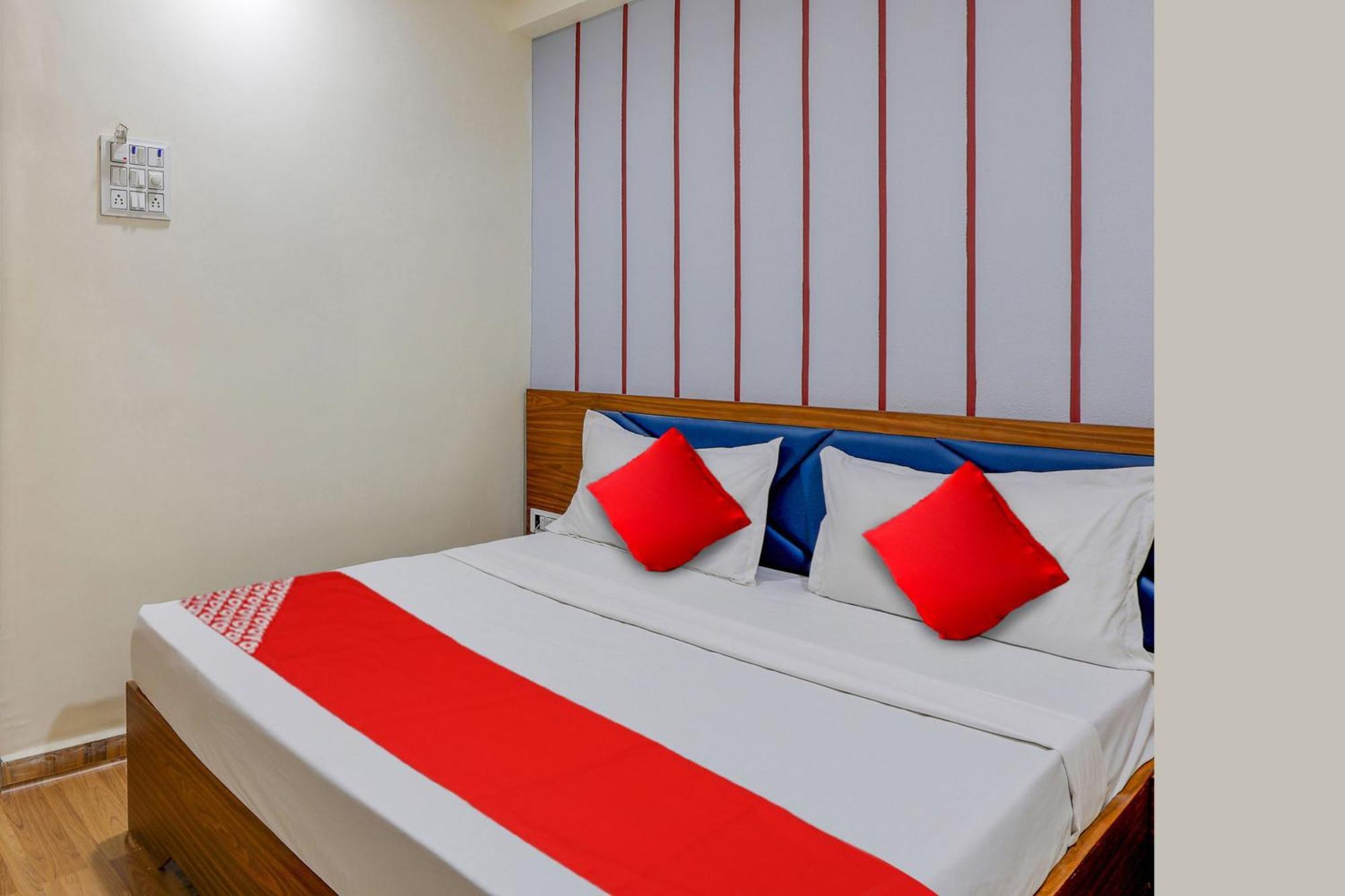 Hotel O Lotus Surate Extérieur photo